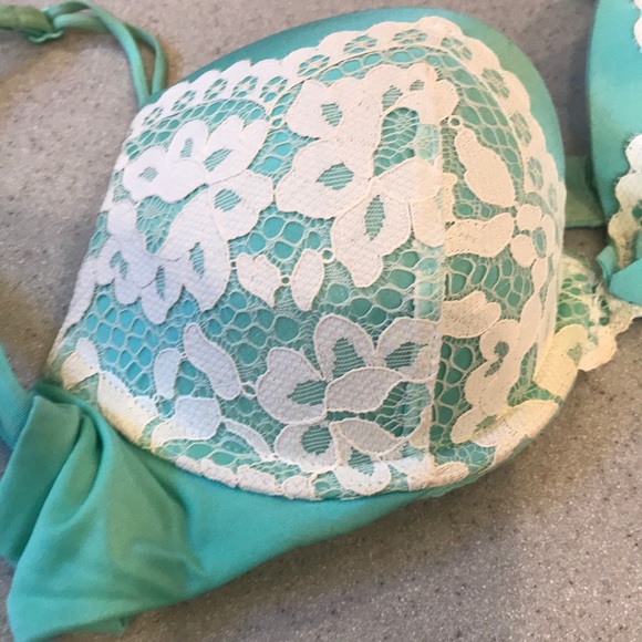 PINK Victoria’s Secret push up bra 32C - Picture 2 of 6